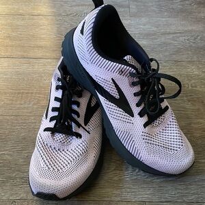 Brooks Women's Revel 5 Neutral Running Shoe Lilac Size 11 EUC